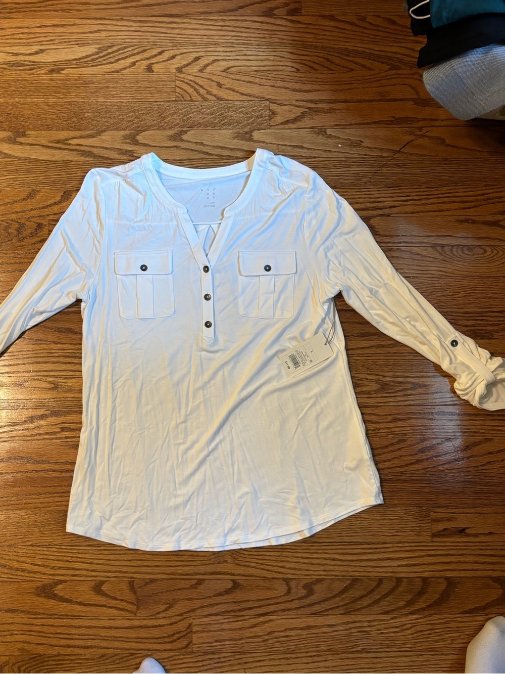a.n.d. White Utility Henley Roll Tab Top NWT Size Large
